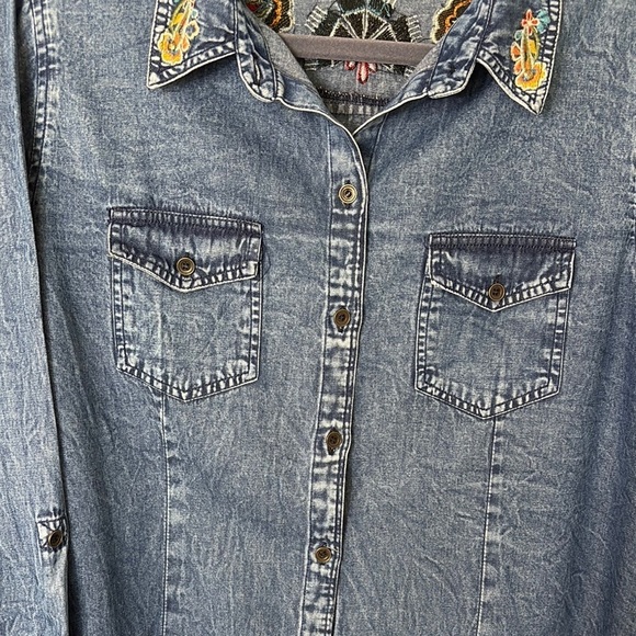 Emma G Embroidered Denim Button-Up Shirt with Skirttail Back Hemline Size Lg - Picture 3 of 9